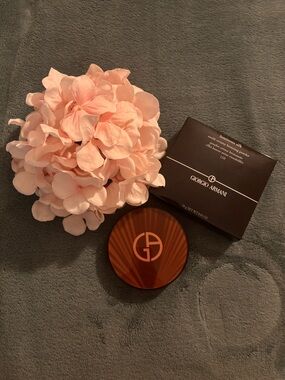 Giorgio Armani – Luminous Silk Compact Bronzing Powder in Shade 110 (Full Size)
